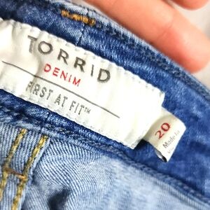 Torri denim shorts standard shorts with functioning pockets. Stone wash